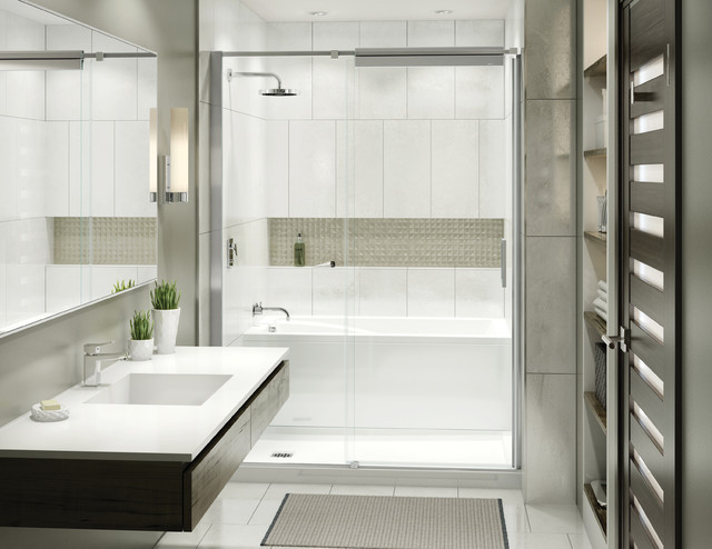 Example of wet room using ModulR by Maax. Bathtub behind walk-in shower unit.
